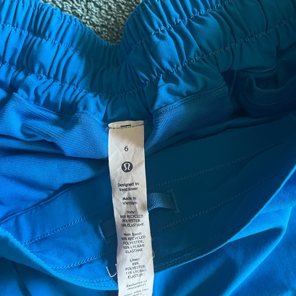Lululemon Hotty Hot Shorts LR 4" size 6 - Picture 4 of 5